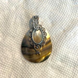 Abalonia shell with filigree silver pendant